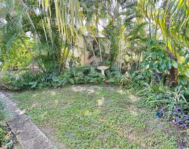425 E Bougainvillea Drive - Photo Thumbnail 6