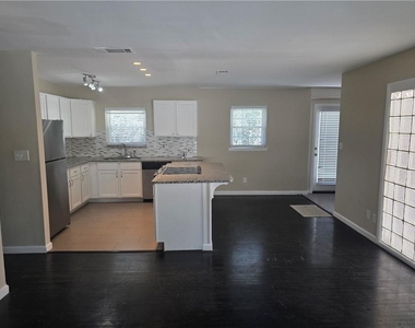 2435 Bouldercliff Way Se - Photo Thumbnail 1