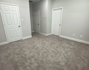 832 Elkhart Street - Photo Thumbnail 7
