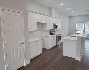 832 Elkhart Street - Photo Thumbnail 1