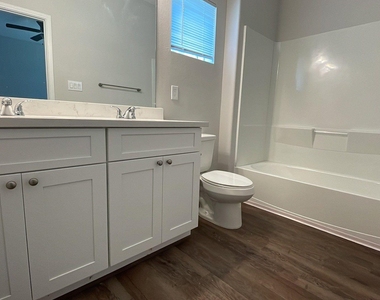832 Elkhart Street - Photo Thumbnail 12