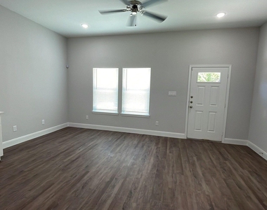 832 Elkhart Street - Photo Thumbnail 4