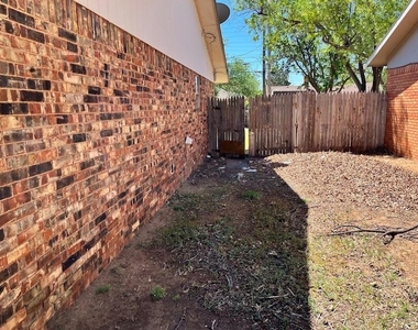 5431 45th Street - Photo Thumbnail 12