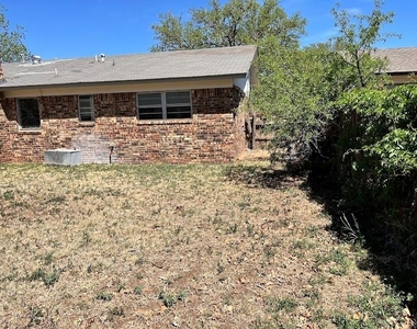 5431 45th Street - Photo Thumbnail 14