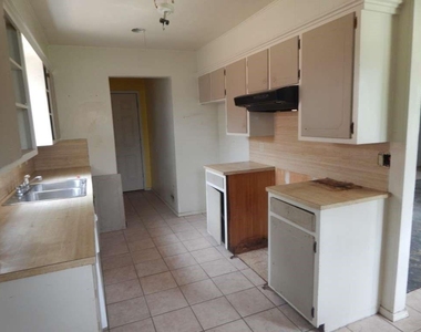 5431 45th Street - Photo Thumbnail 4