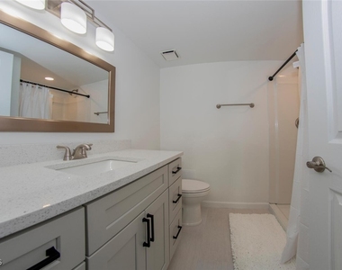 16007 Davis Road - Photo Thumbnail 13