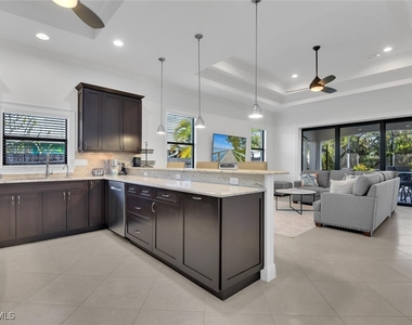 707 104th Avenue N - Photo Thumbnail 8