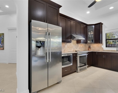 707 104th Avenue N - Photo Thumbnail 9