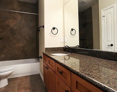 5615 Winsome Villas Lane - Photo Thumbnail 17