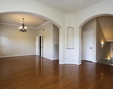 5615 Winsome Villas Lane - Photo Thumbnail 3