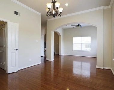 5615 Winsome Villas Lane - Photo Thumbnail 4
