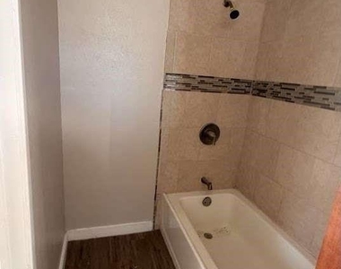 2414 Baylor Street - Photo Thumbnail 4