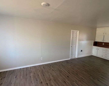 2414 Baylor Street - Photo Thumbnail 2