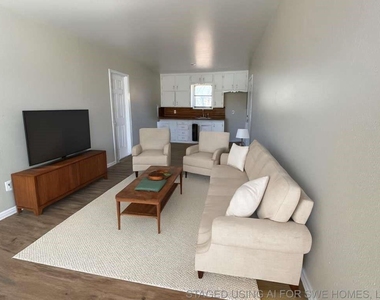2414 Baylor Street - Photo Thumbnail 3