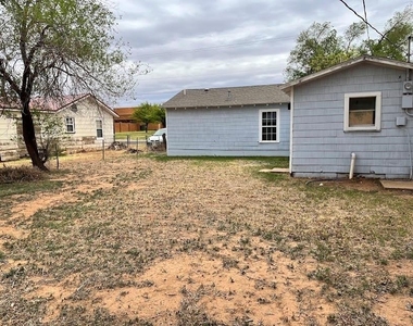 2414 Baylor Street - Photo Thumbnail 12