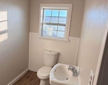 2414 Baylor Street - Photo Thumbnail 5