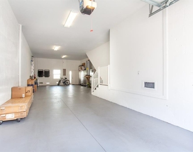 1273 Savona Drive Ne - Photo Thumbnail 2