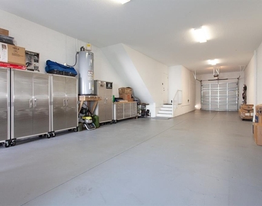 1273 Savona Drive Ne - Photo Thumbnail 3
