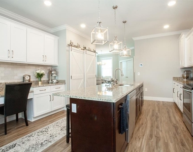 1273 Savona Drive Ne - Photo Thumbnail 11