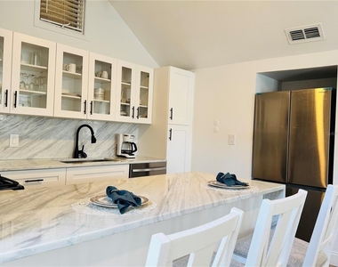 701 Broadway Street - Photo Thumbnail 9