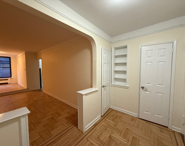 124 East 24th Street - Photo Thumbnail 2