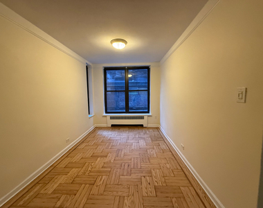 124 East 24th Street - Photo Thumbnail 5