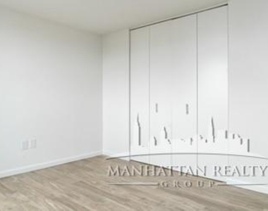 East 28th - Photo Thumbnail 4