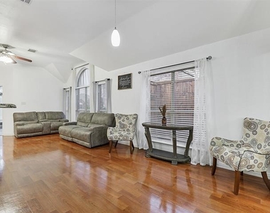 2136 Walden Place - Photo Thumbnail 3