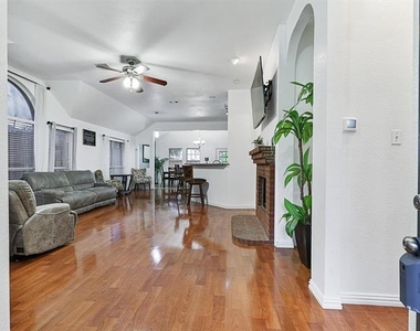 2136 Walden Place - Photo Thumbnail 4