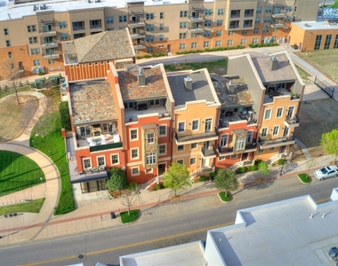 109 Ne 3rd Street - Photo Thumbnail 2