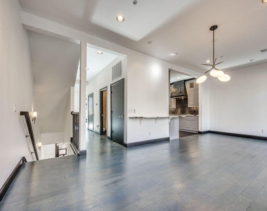 109 Ne 3rd Street - Photo Thumbnail 8
