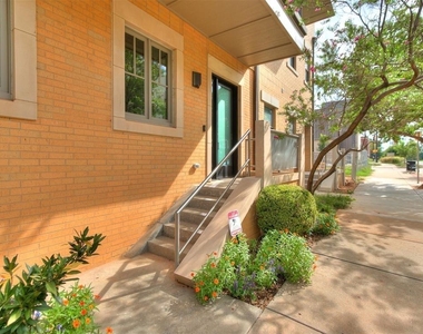 115 Ne 3rd Street - Photo Thumbnail 2