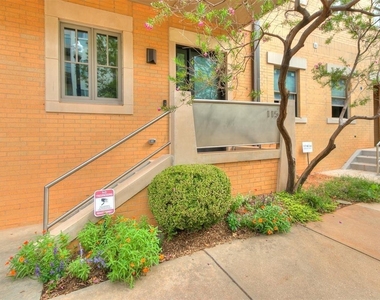 115 Ne 3rd Street - Photo Thumbnail 1