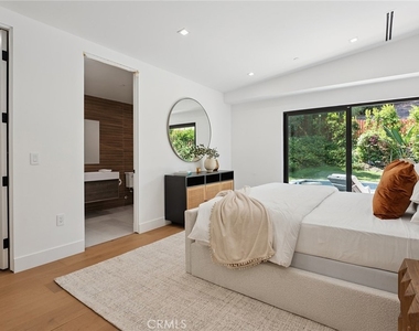 22268 Avenue San Luis - Photo Thumbnail 44