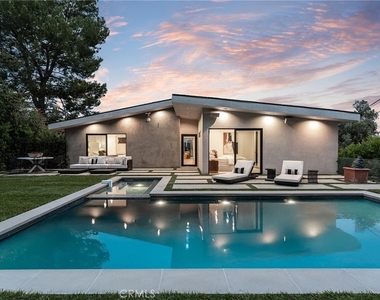22268 Avenue San Luis - Photo Thumbnail 4