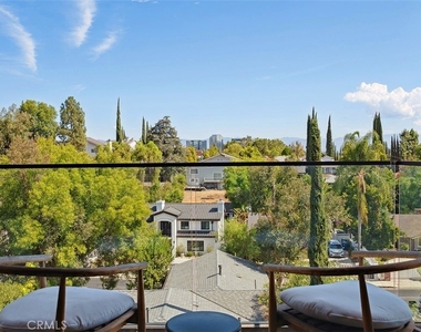 22268 Avenue San Luis - Photo Thumbnail 3