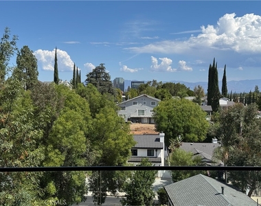 22268 Avenue San Luis - Photo Thumbnail 15