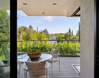 22268 Avenue San Luis - Photo Thumbnail 14