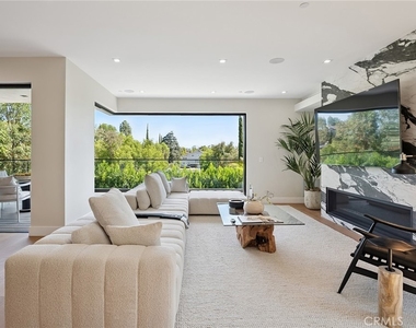 22268 Avenue San Luis - Photo Thumbnail 13