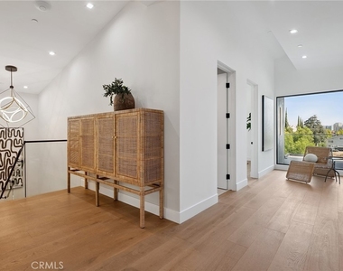 22268 Avenue San Luis - Photo Thumbnail 24