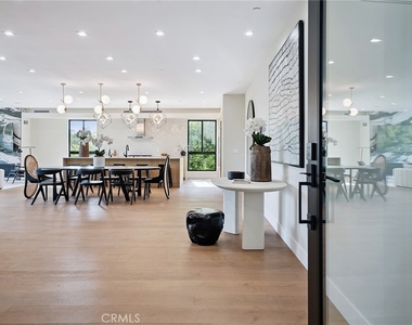 22268 Avenue San Luis - Photo Thumbnail 5