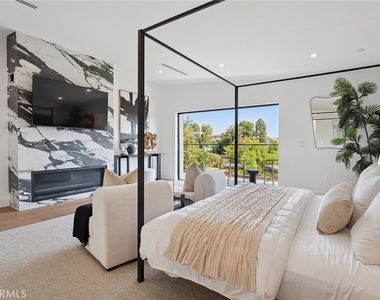 22268 Avenue San Luis - Photo Thumbnail 30