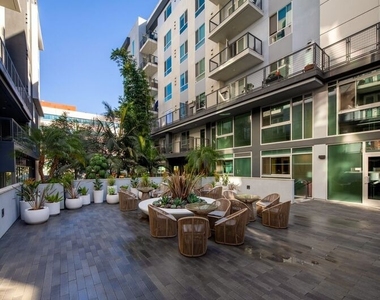 1120 W 6th Street - Photo Thumbnail 15