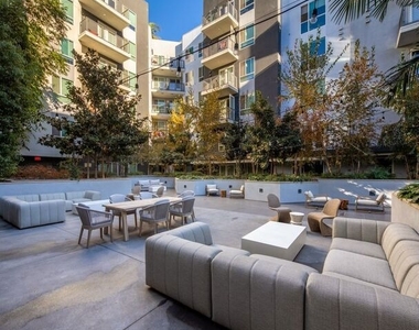 1120 W 6th Street - Photo Thumbnail 18