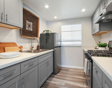 6438 Rhea Avenue - Photo Thumbnail 5