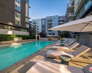 1120 W 6th Street - Photo Thumbnail 26