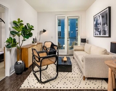 1120 W 6th Street - Photo Thumbnail 6