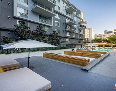 1120 W 6th Street - Photo Thumbnail 28