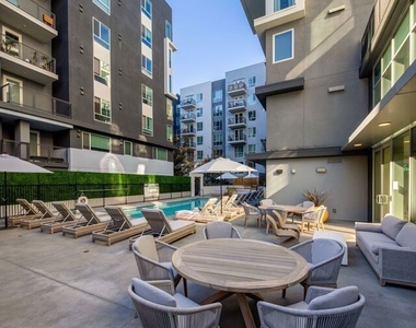 1120 W 6th Street - Photo Thumbnail 26