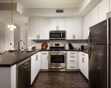 1120 W 6th Street - Photo Thumbnail 7